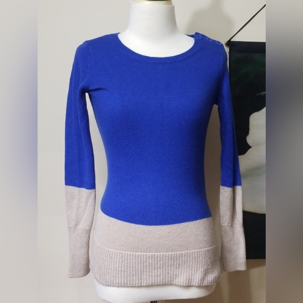 GAP Blue Colorblock Sweater - Medium